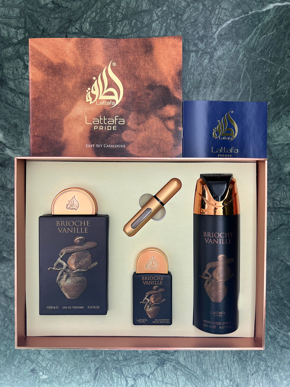 SET REGALO: Lattafa Brioche Vanilla: EDP 100ml Unisex + EDP 20ml + Body Spray 200ml + Boccetta da viaggio